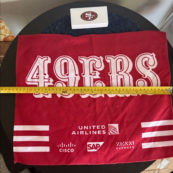 SF 49 er Faithful the Brand Red Towel and plastic box - Picture 5 of 6
